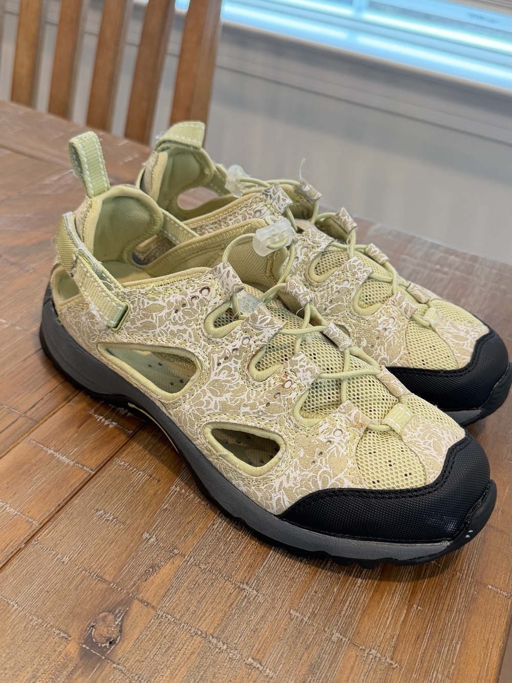 Lands' End Light Green Floral Women’s Sandal